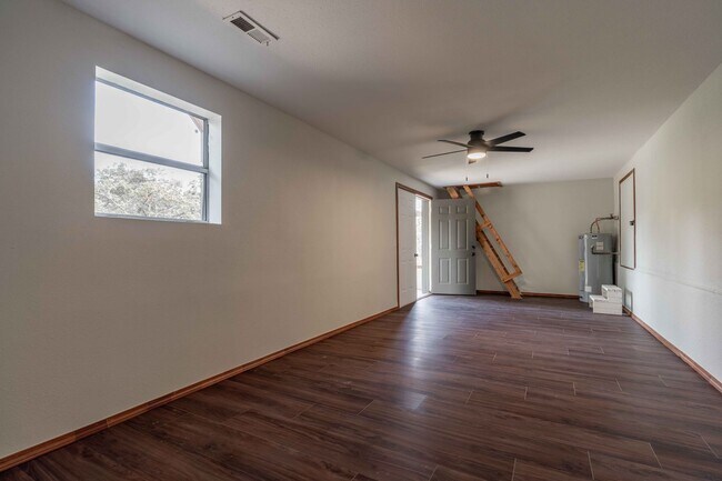 Building Photo - Charming 3-bedroom 2 bath Home in Bella Vi...