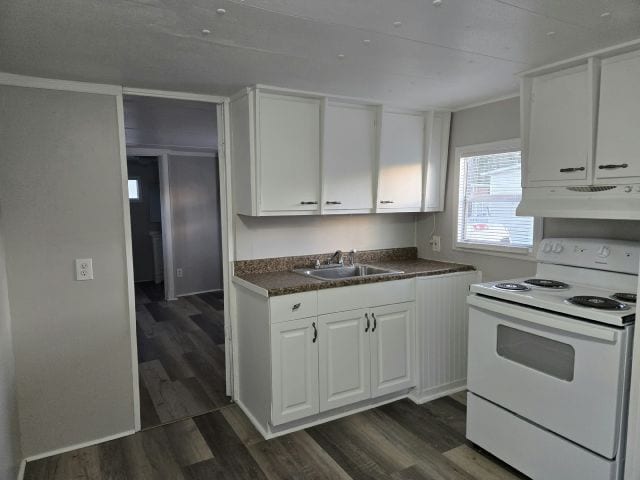 Building Photo - 4943 E Hillsborough Ave