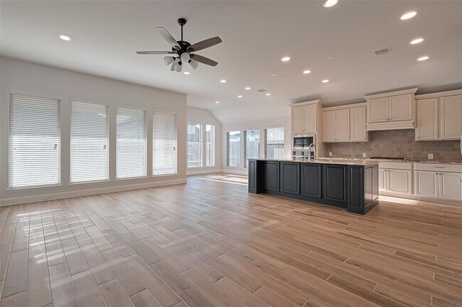 Building Photo - 29808 Breezy Pnes Lp