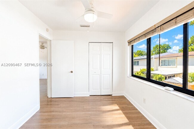 Building Photo - 6916 SW 110th Ave