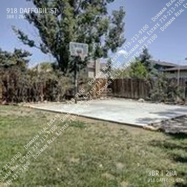 Building Photo - 918 Daffodil St
