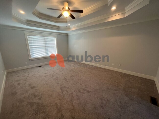 Building Photo - 7302 Klingler Ln