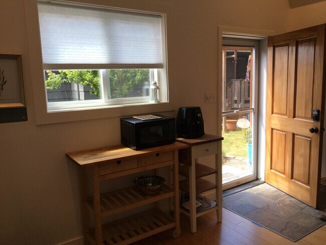 kitchen ammenities - 1824 NE 169th St