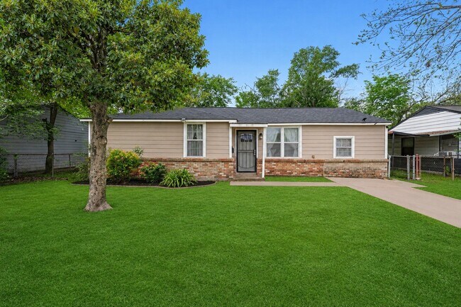 Building Photo - 9410 Rosehaven Dr