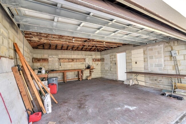 Building Photo - 916 31st St