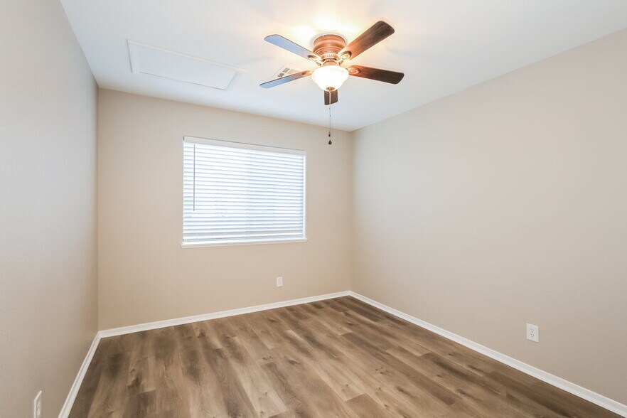 Building Photo - 4409 Ocean Breeze Ave