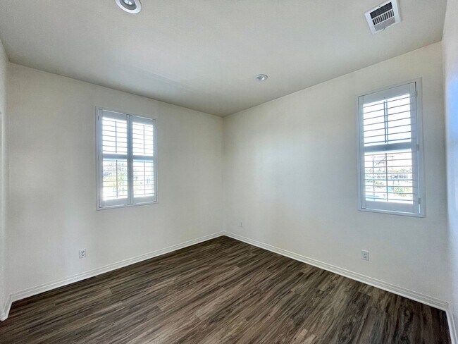 Building Photo - Stunning 3B/3BA in Imperial Beach W/ A/C, ...