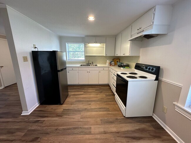 Building Photo - 15930 Hwy 64 E