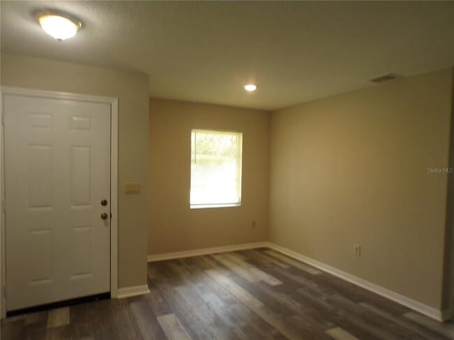 Building Photo - 1088 Melville Rd