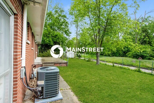 Building Photo - 3 Bedroom Pet-Friendly Home in Indianapolis, IN with Main Street Renewal