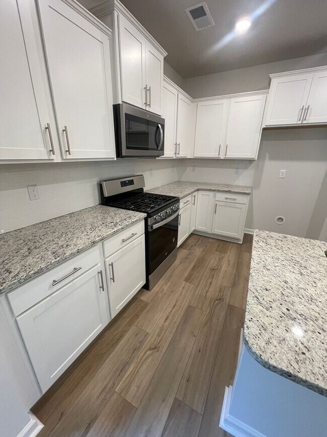 Building Photo - Charming 3 Bedroom Home Located in Raleigh