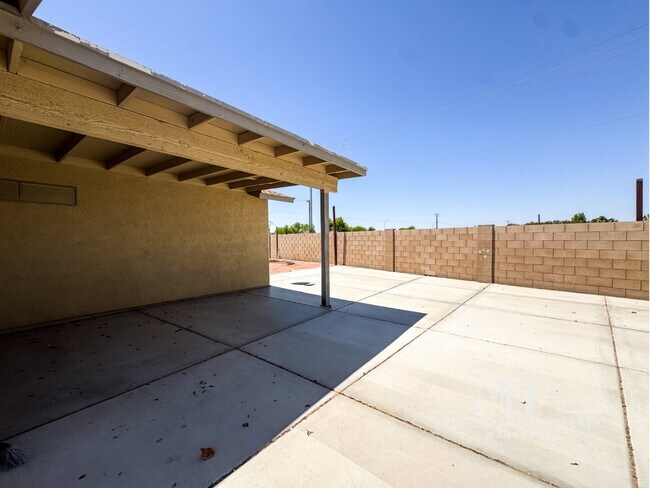 Building Photo - “Cozy 3-Bedroom, 2-Bathroom Home in Desert Oasis”