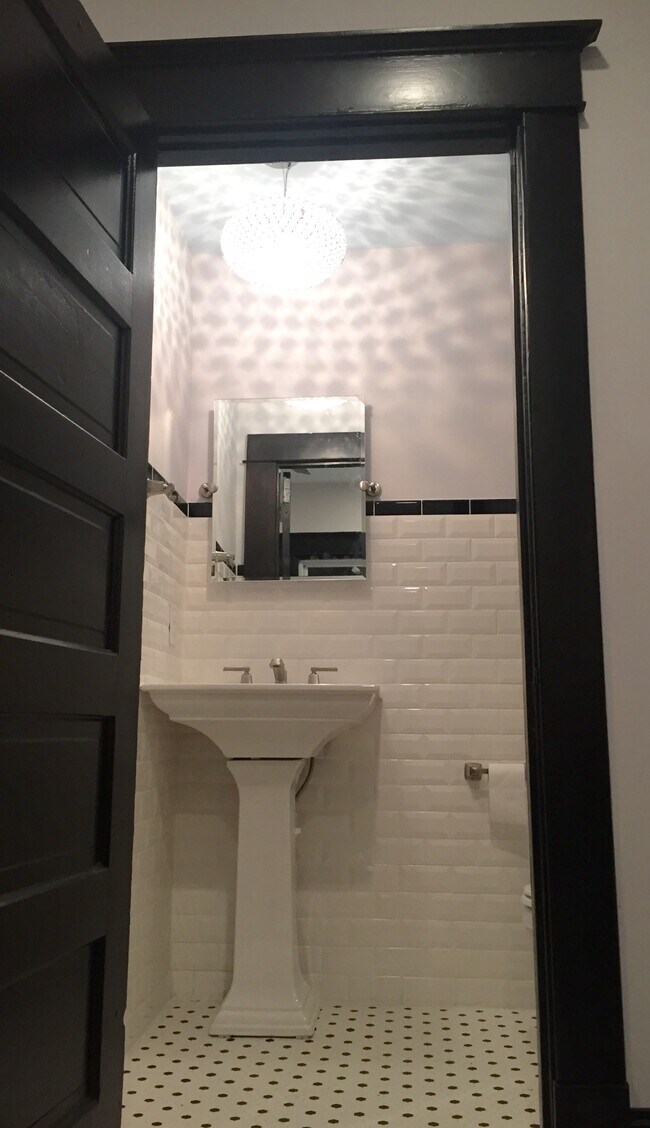 Building Photo - 1603 E Michigan St