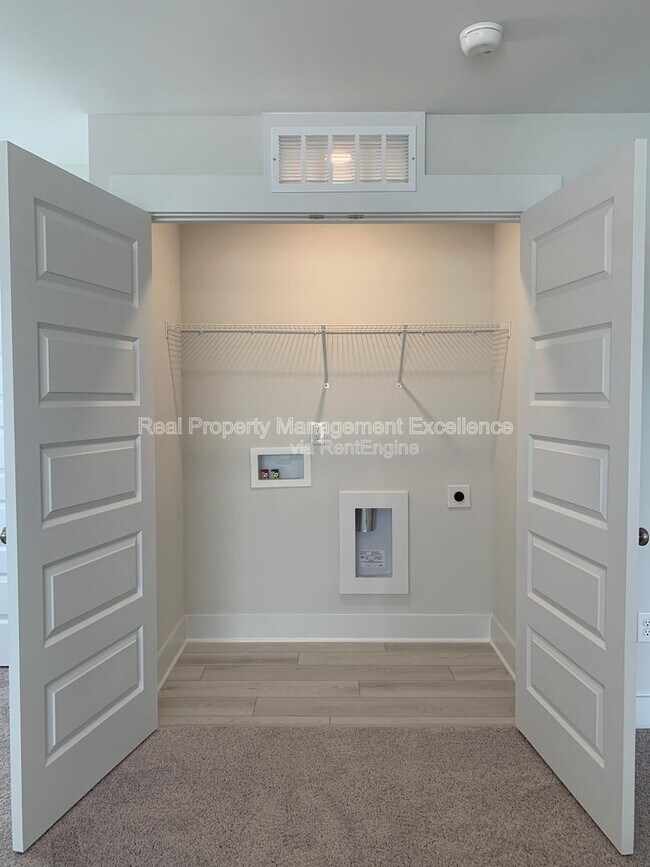 Building Photo - 150 Steppe Wy