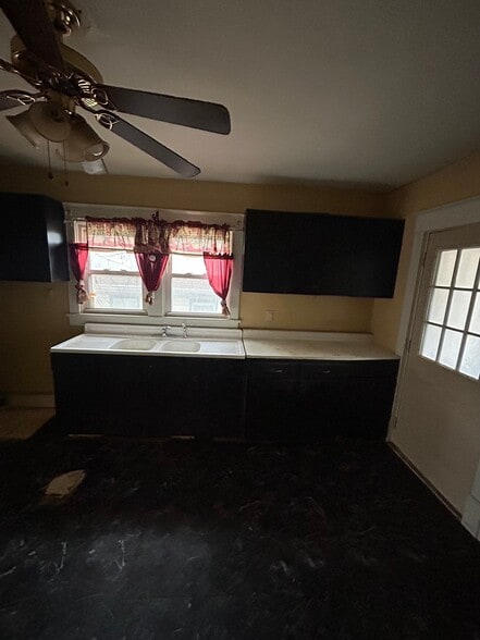 Building Photo - 606 Anderson St