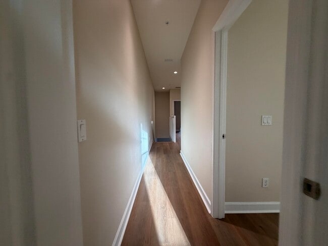 Building Photo - 9491 SW Merlin Ct