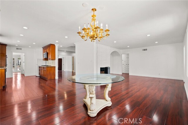 Building Photo - 23036 Burbank Blvd