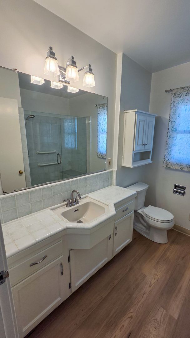 Building Photo - 2 Bed 1 Bath House By Michigan Park Available Now!