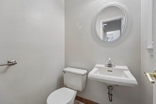 Building Photo - 669 9TH St