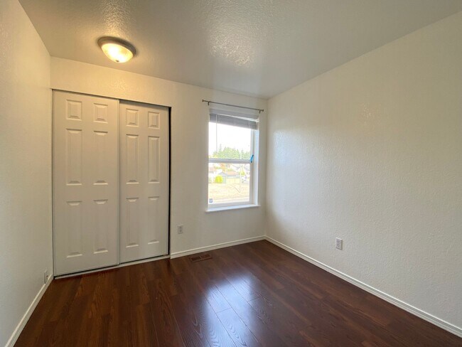 Building Photo - Charming 3 bedroom Federal Way home
