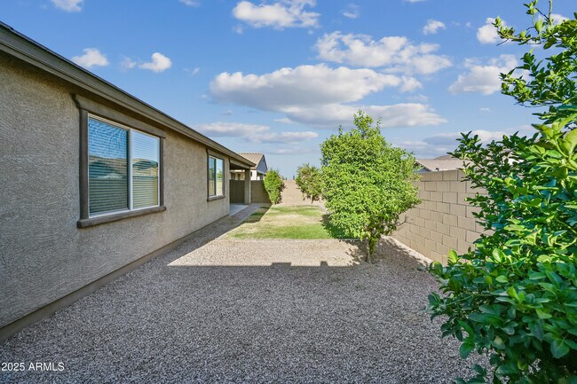 Building Photo - 16075 W Laurel Ln