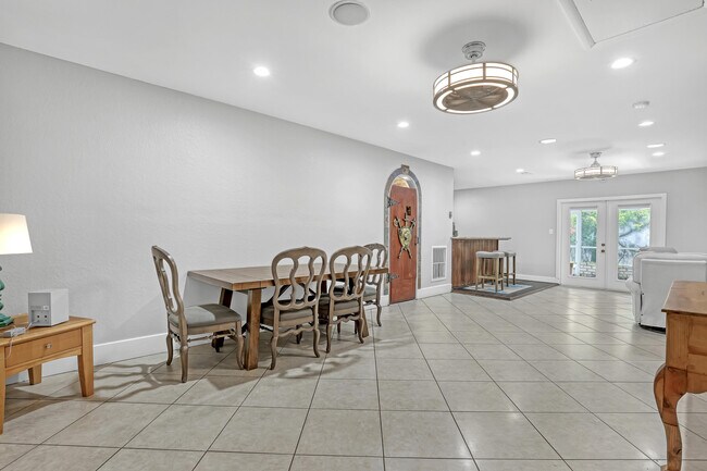 Building Photo - 10780 Anderson Ln