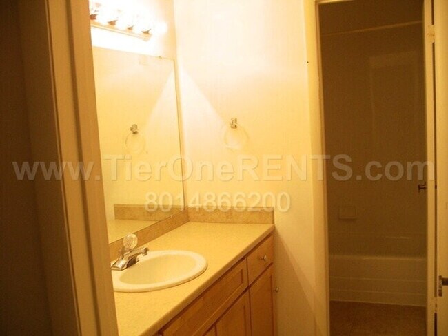 Building Photo - NO DEPOSIT option available for qualified ...