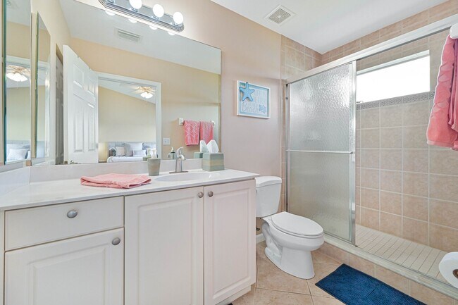 Building Photo - NOW AVAILABLE - Cozy Townhome w/ 1 Car Garage in Fort Myers!