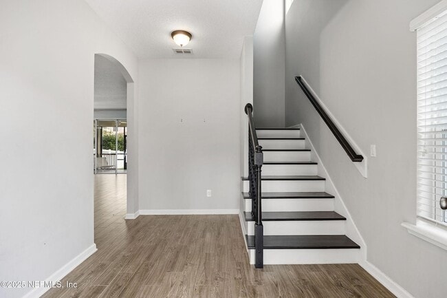 Building Photo - 92 Fernbrook Dr