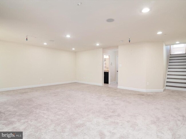 Building Photo - 1221 Orchid Rd