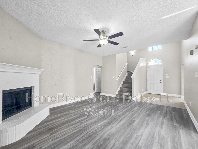Building Photo - 2215 Green Mere Dr