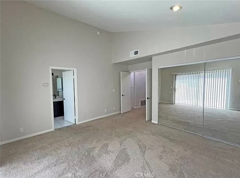 Building Photo - 10022 Reseda Blvd