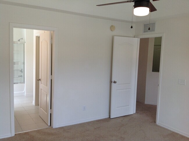Building Photo - 2300 Betsy Ross Ln