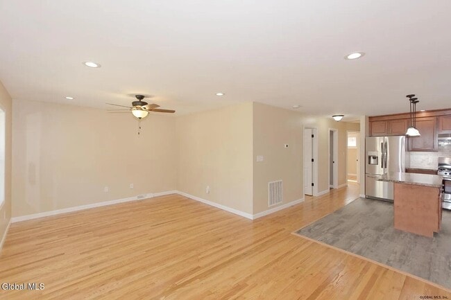 Building Photo - 614 Park Ave