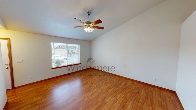 Building Photo - Maria167-2