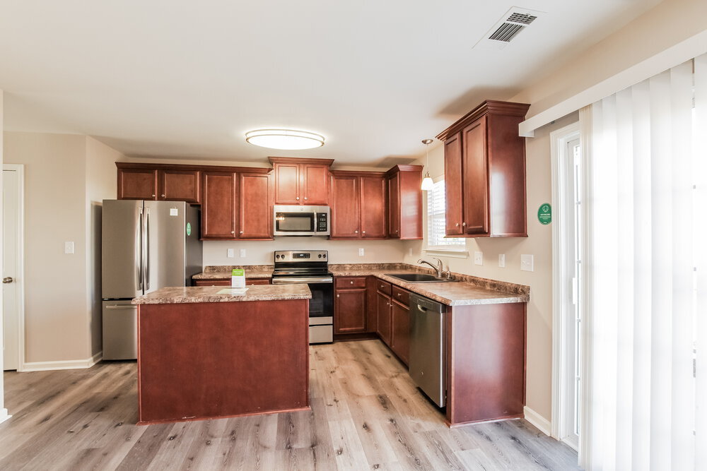 Building Photo - 1536 Eastway Dr