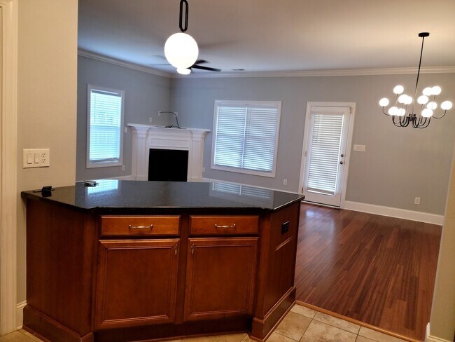 Building Photo - 2316 Dovedale Dr