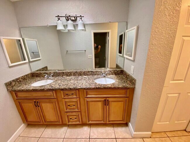 Building Photo - 135 Coralwood Cir