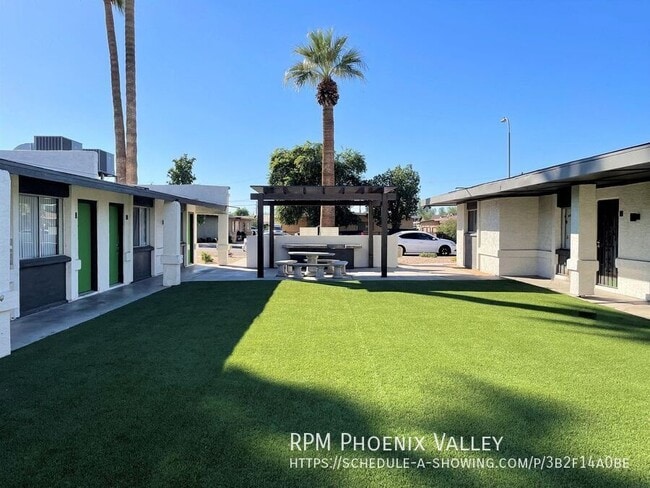 Building Photo - 6802 W Glendale Ave