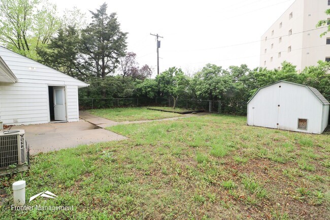 Building Photo - Three Bedroom Home Near Westloop Shopping ...