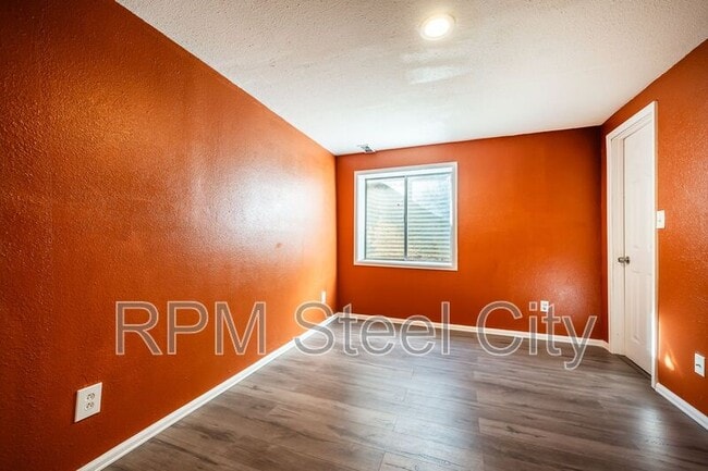 Building Photo - 4645 Ridge Dr