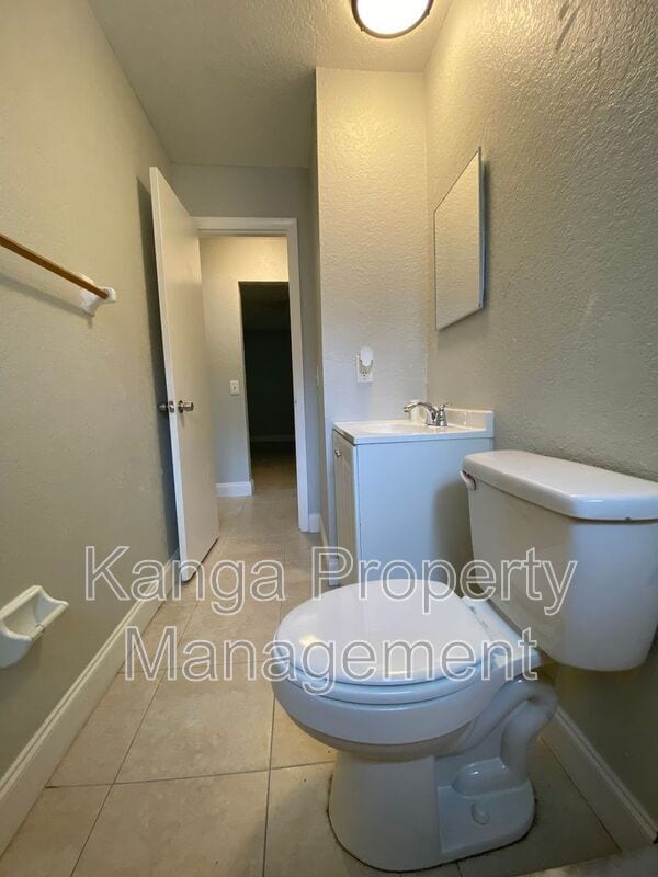 Building Photo - 4327 Cocoanut Rd