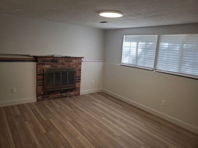 Building Photo - Beautiful 4BR/2BA South Spokane Home