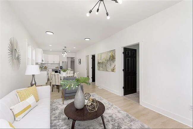 Building Photo - 1137 Saint Peter St