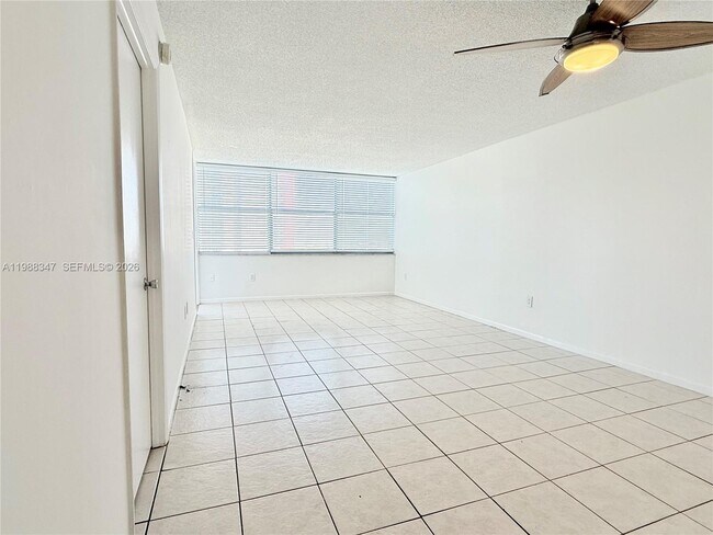 Building Photo - 1300 NE Miami Gardens Dr