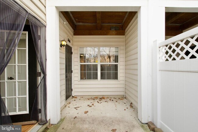 Building Photo - Charming & Pet-Friendly 1BR/1BA Condo in Alexandria’s Stonegate