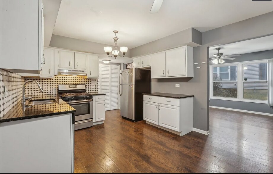 Building Photo - 1945 Hancock Dr