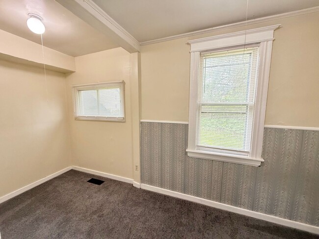 Building Photo - 4/2 Single Family Home | Hardwood Floors |...