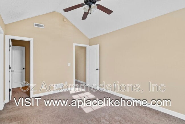 Building Photo - 807 SW Imperial Ln