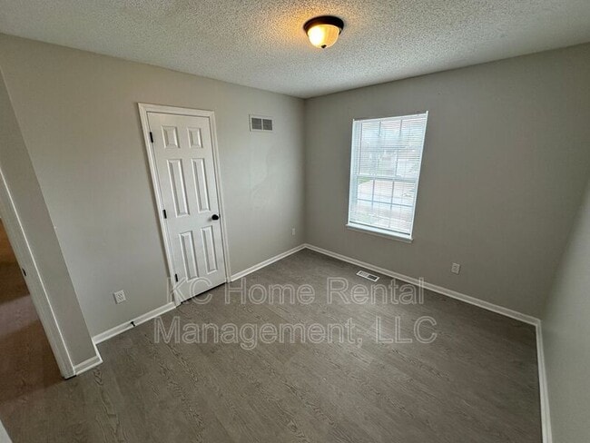 Building Photo - 1400 Cypress Dr